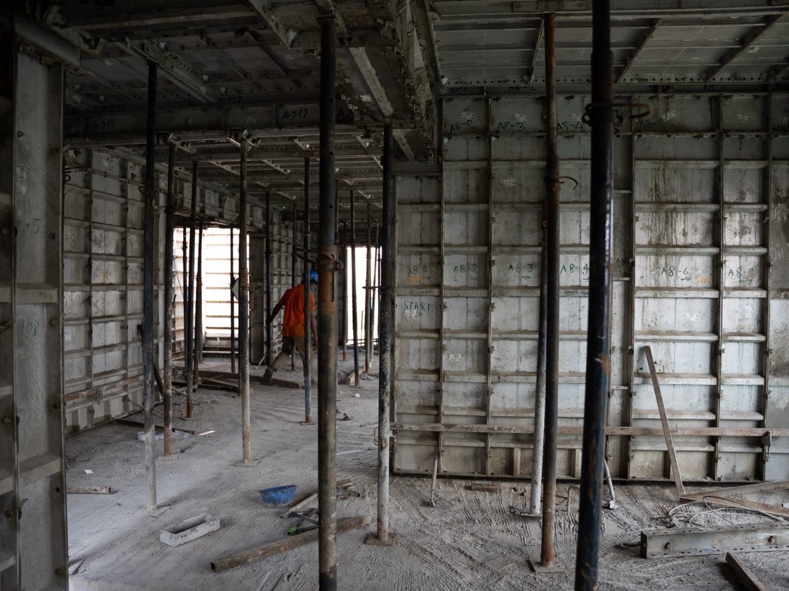 A slender column form rising above a slab of reinforcement